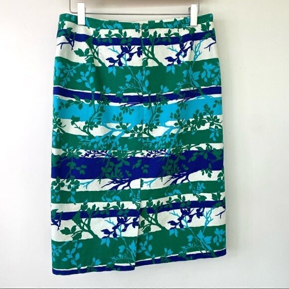 Talbots pencil skirt, midi length in a stretch cotton, floral print, lined - Picture 4 of 8